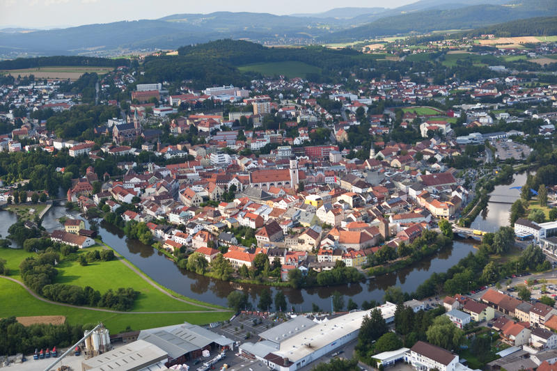 Luftaufnahme der Stadt Cham in der Regenschleife